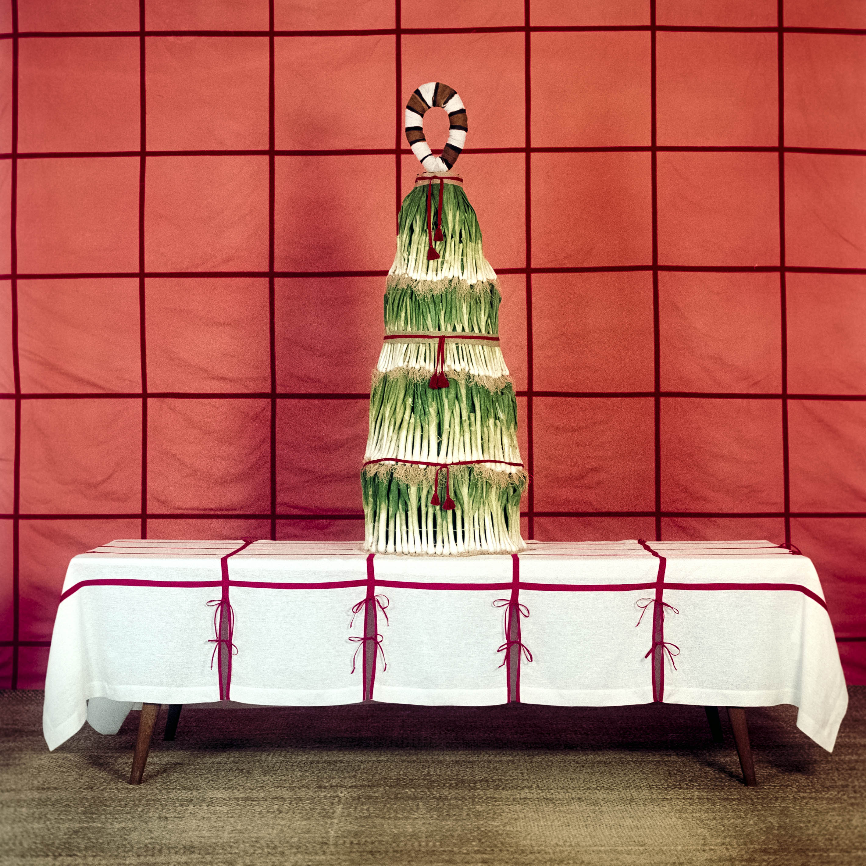 Tie Me Up Appliqué Linen Tablecloth
