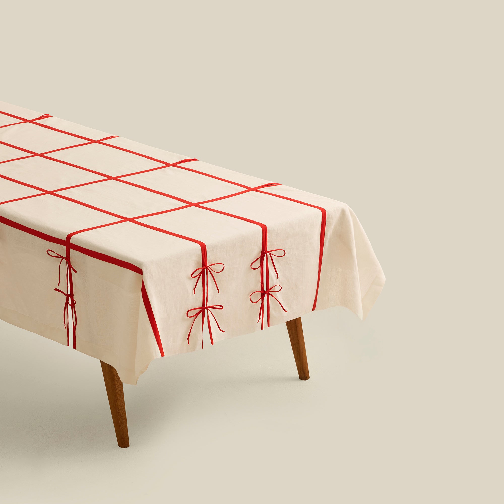 Tie Me Up Appliqué Linen Tablecloth