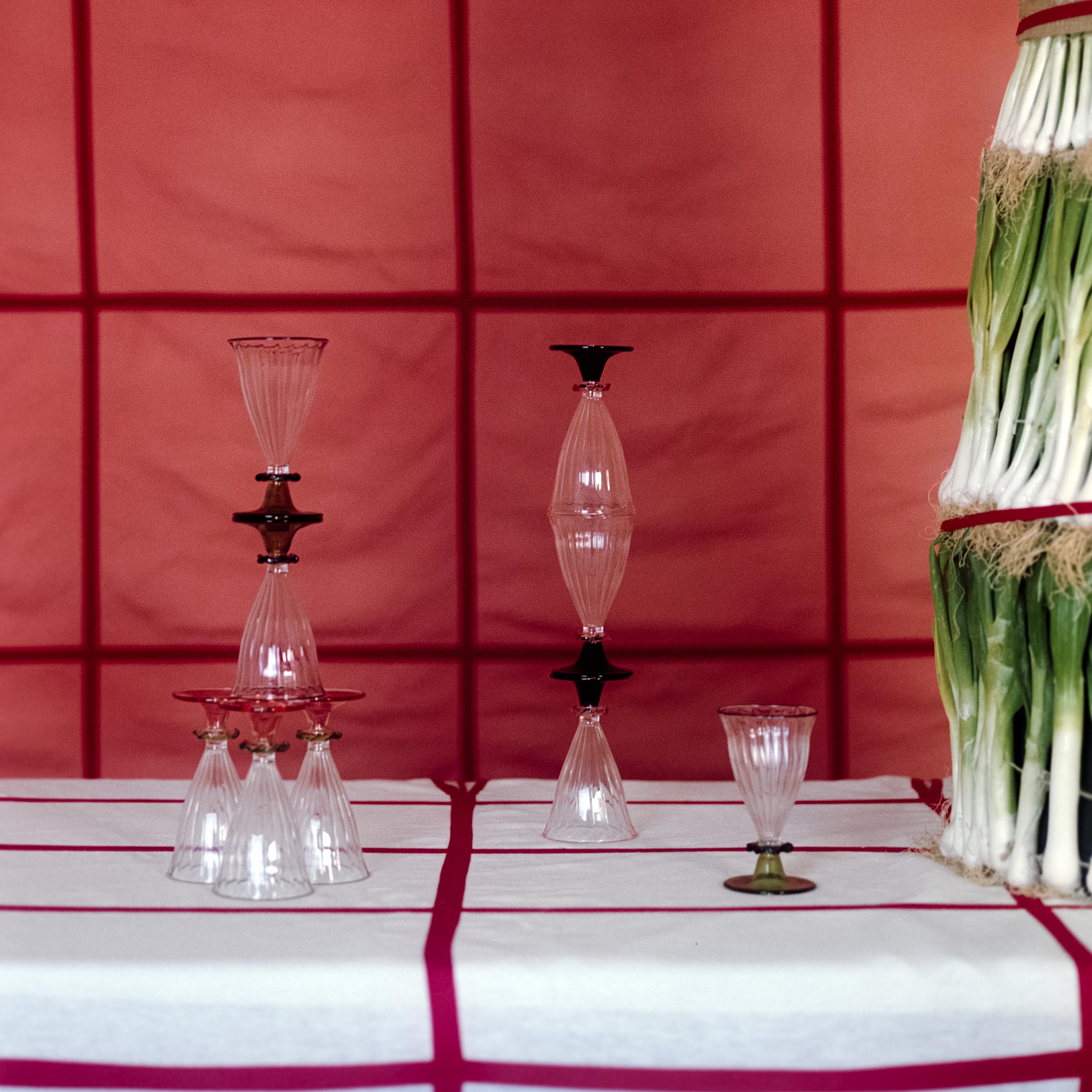 Palace Walk Hand-Blown Wine Glass (Set of 4)